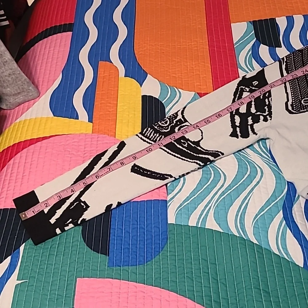 THE Bestsey Johnson Gun Sweater - Picture 7 of 8